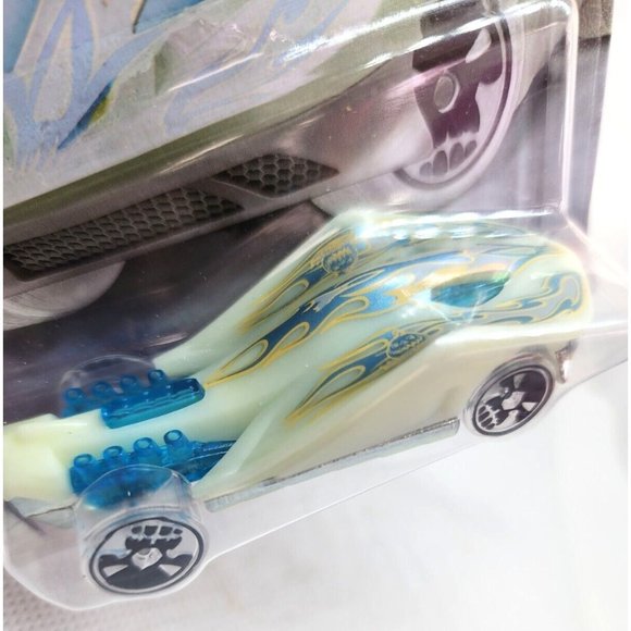 2009 Mattel Hot Wheels Trick Or Treat DXT91 Super Stinger Die-cast 1:64 Car - Picture 4 of 16